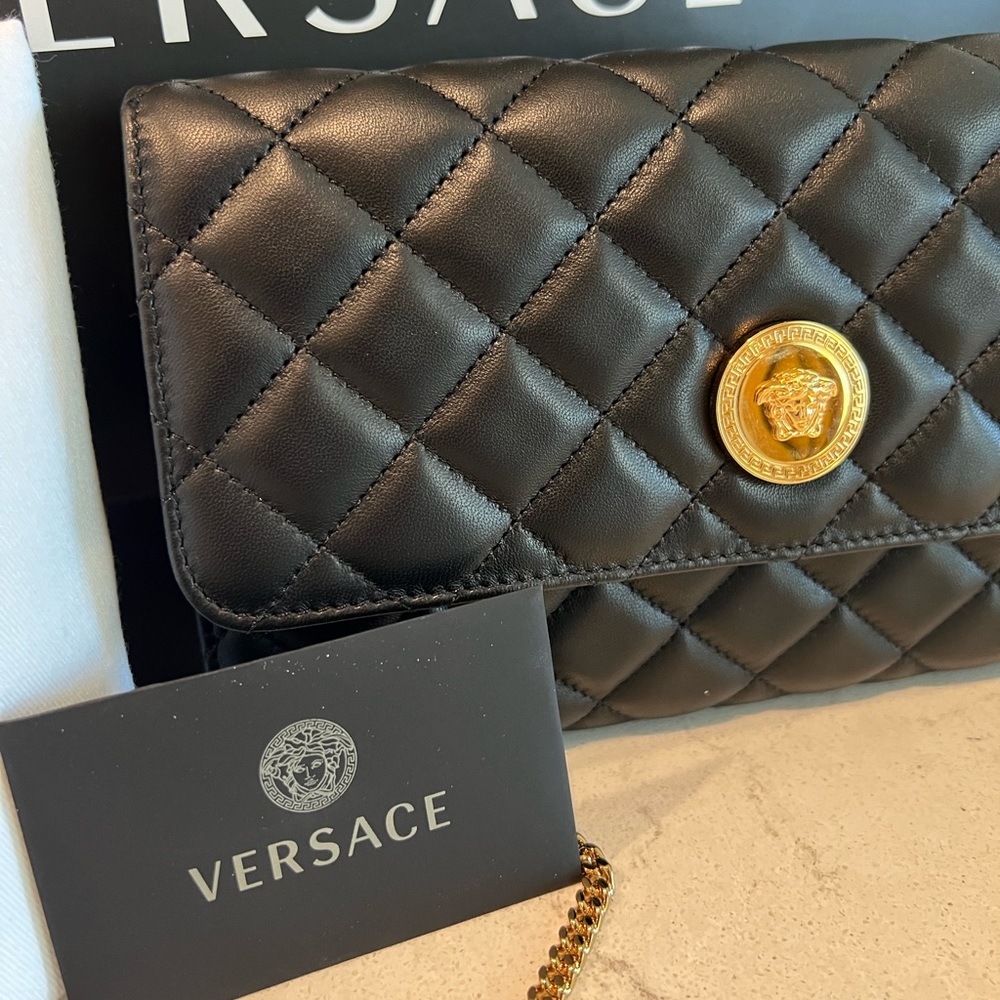 Versace Quilted Leather Clutch BNWT $1,300! Mob Wife Aesthetic - Picture 2 of 9